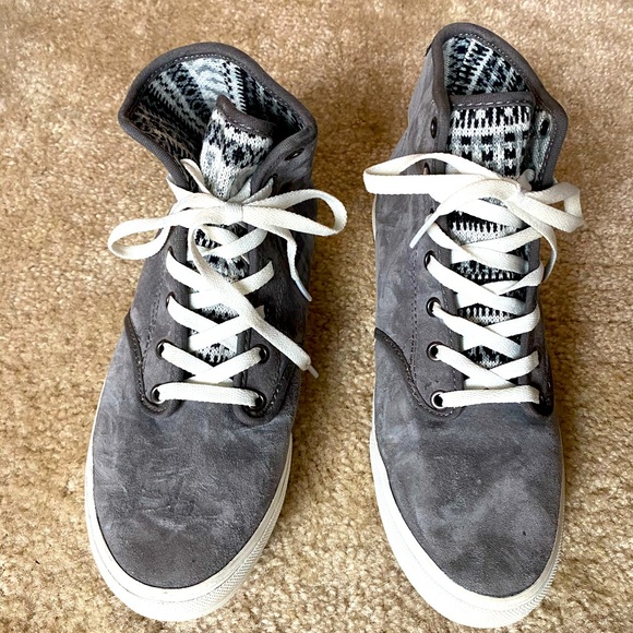 Vans Shoes - Vans suede sneaker